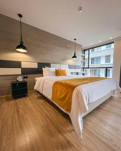 Balmoral Plaza Hotel