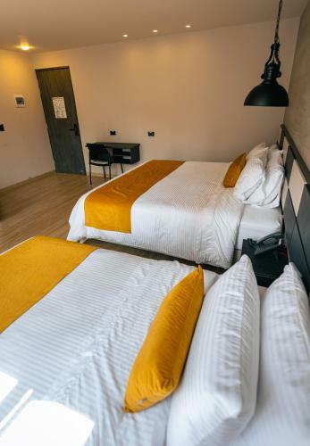 Balmoral Plaza Hotel
