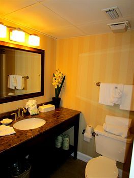 Motel Chart House Suites And Marina