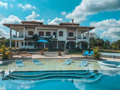 Hotel Casona Montanesa Quind�o Eje Cafetero
