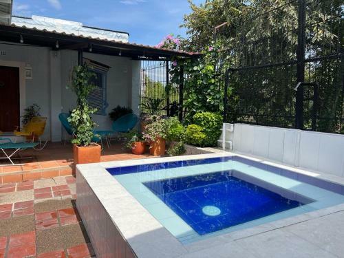 La Casa De La Mesa De Pino