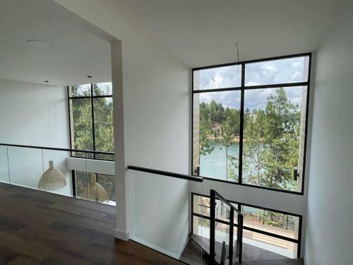 Aqua Guatap� - Lakeside Luxury Villa