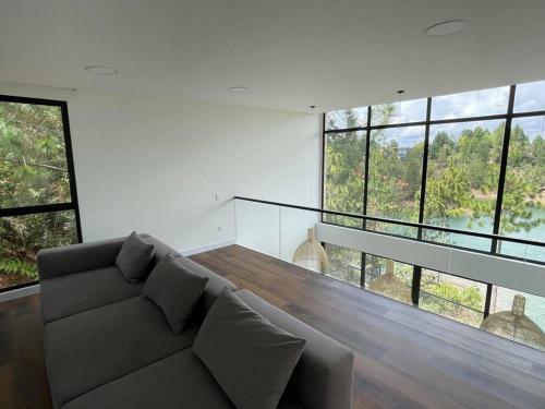 Aqua Guatap� - Lakeside Luxury Villa