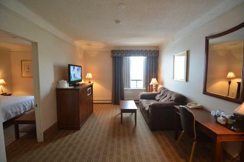 Prince Arthur Waterfront Hotel & Suites