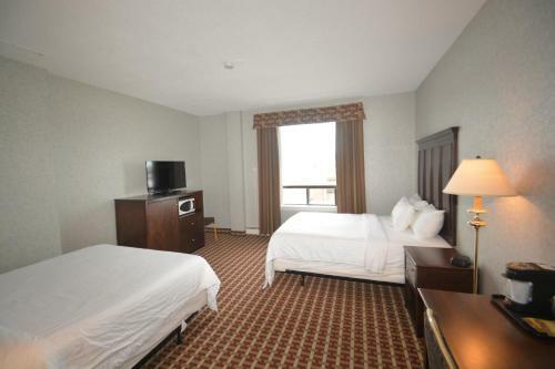 Prince Arthur Waterfront Hotel & Suites