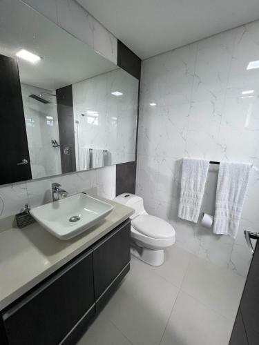 Spacious Apartments With High Views From Poblado