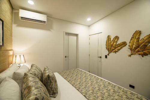 First Class Hotel By 5 Host