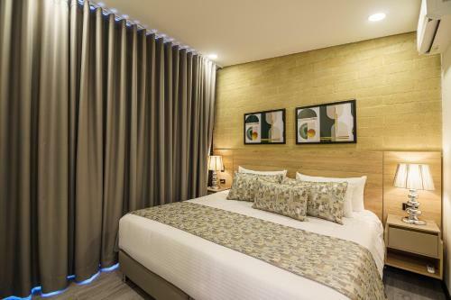 First Class Hotel By 5 Host