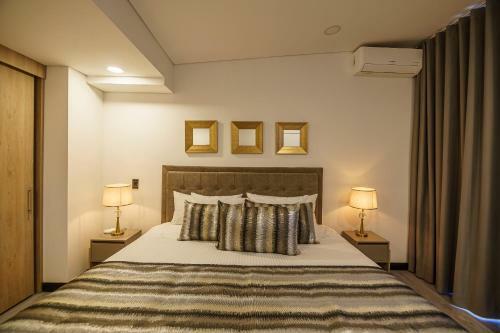 First Class Hotel By 5 Host