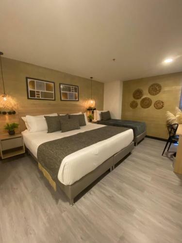 First Class Hotel By 5 Host