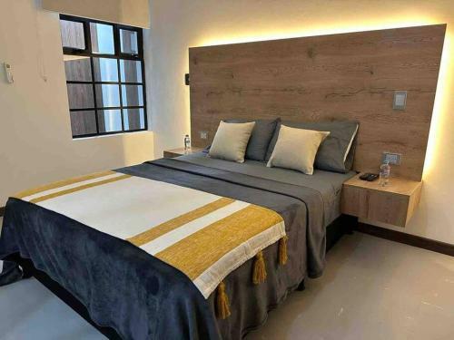 Casa Manila - 8bed 8.5bath - Hot Tube - Poblado