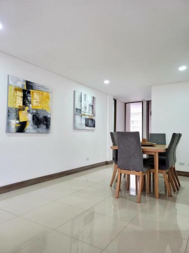 New Luxury 3 Bedroom Apartment In Great Area.