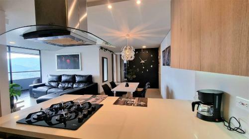 Apartamento Encanto Panor�mico Medell�n Desde Un Gran Balc�n