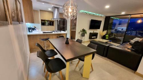Apartamento Encanto Panor�mico Medell�n Desde Un Gran Balc�n