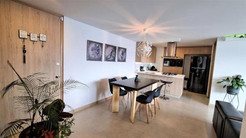 Apartamento Encanto Panor�mico Medell�n Desde Un Gran Balc�n