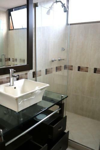 Lujoso Apartamento En El Poblado de 300 Metros