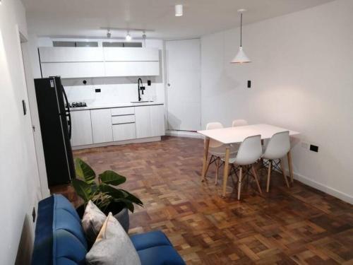 Modern Apartment-1 Block From El Poblado Park