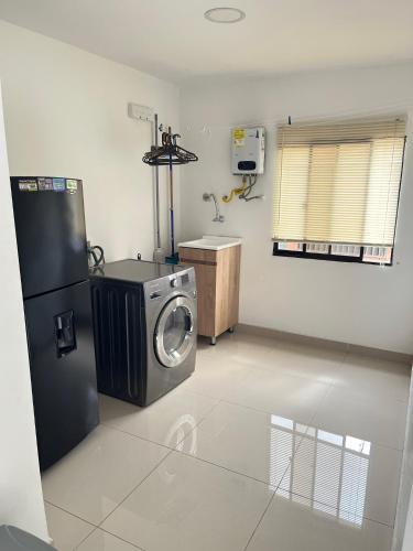 Apartamento Duplex Completo Cerca A La 70 En Laureles