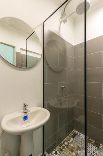 Apartamento Studios Amarillo-morado-ocre