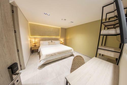 Sonata 44 Hotel Laureles