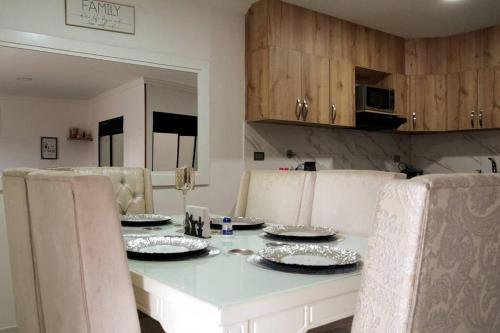 Casa Con Excelente Ubicaci�n Cerca Poblado Piso 3