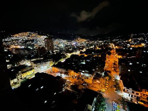Hermoso Apartamento Con Piscina , Central A Todo .