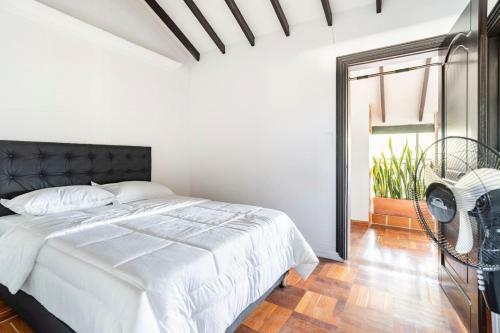 3 Story Penthouse With 2 Parking Spaces In Laureles