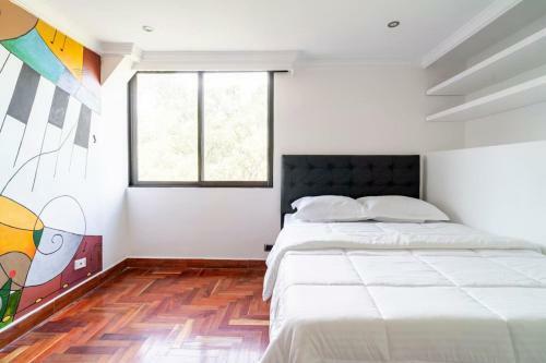 3 Story Penthouse With 2 Parking Spaces In Laureles