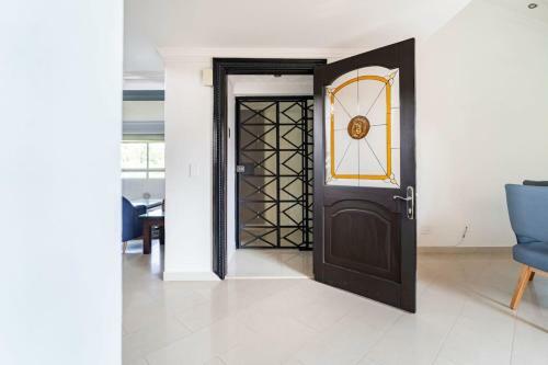 3 Story Penthouse With 2 Parking Spaces In Laureles