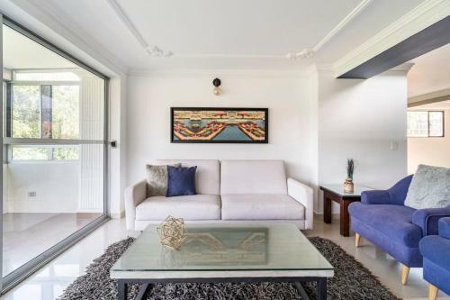 3 Story Penthouse With 2 Parking Spaces In Laureles