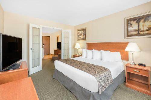 Hotel Ramada Inn & Suites