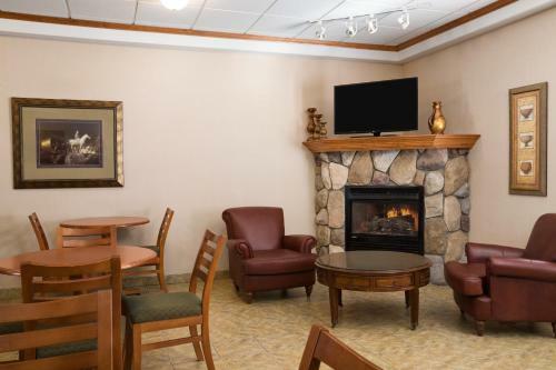 Hotel Ramada Inn & Suites