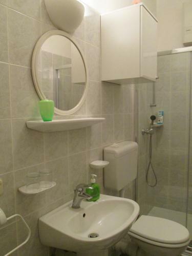 Hostal St. Lazarus Room