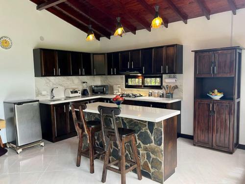 Acogedora Casa de Campo Con Excelente Ubicaci�n