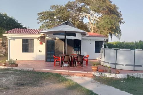 Caba�a Campestre de Con Piscina, Cocina, Y Wifi.