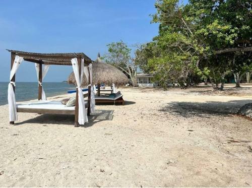 Villa En Bar� Con Playa Privada 6br