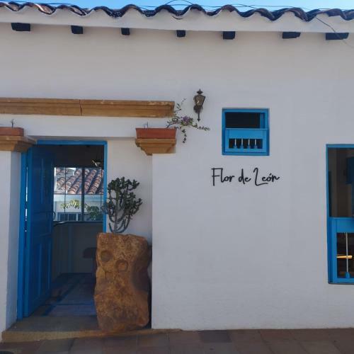 Flor De Le�n Caf� - Hostal