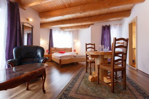 Hostal Rezidence U Jezera