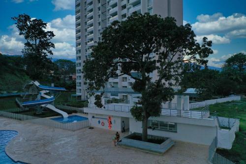 Stunning, Brand-new Apartment