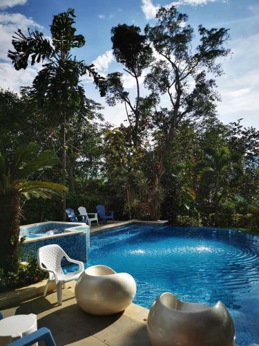 Finca Con Forma De Castillo Y Piscina En Sopetr�n