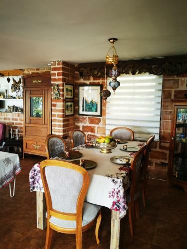 Finca Con Forma De Castillo Y Piscina En Sopetr�n