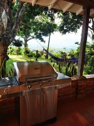 Finca Con Forma De Castillo Y Piscina En Sopetr�n