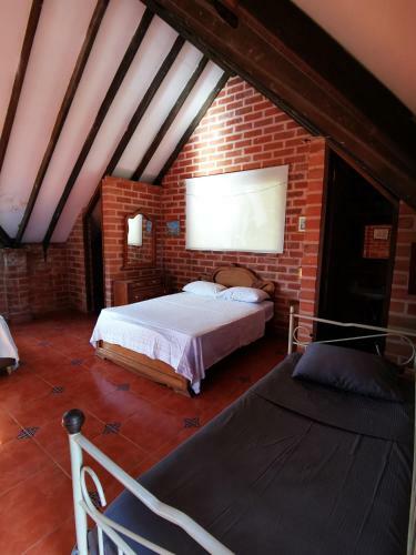 Finca Con Forma De Castillo Y Piscina En Sopetr�n