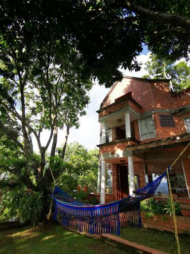 Finca Con Forma De Castillo Y Piscina En Sopetr�n