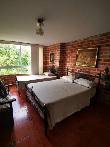Finca Con Forma De Castillo Y Piscina En Sopetr�n