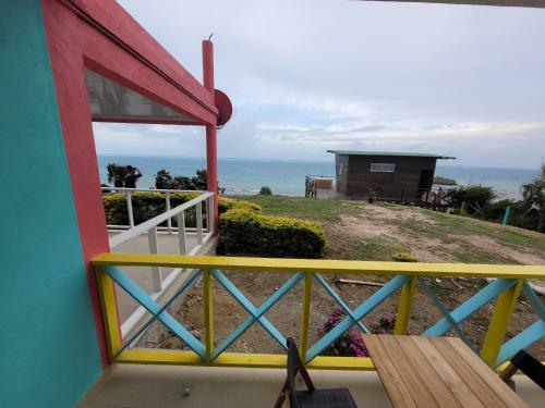 321 Surprise Beach House And Glamping