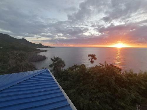 321 Surprise Beach House And Glamping