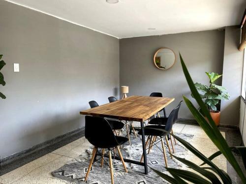 Descubre Cali Desde Este Acogedor Apartamento.