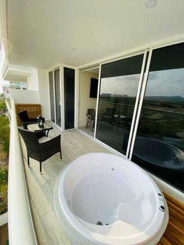 Dominique 907 Luxury Apartment