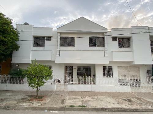 Arriendo Apartamento Br. Crespito, Segundo Piso